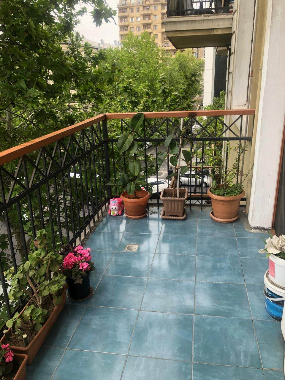 A 3-room apartment is for sale in Baku