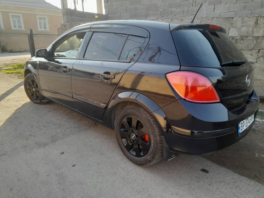 Avtomobil 2005