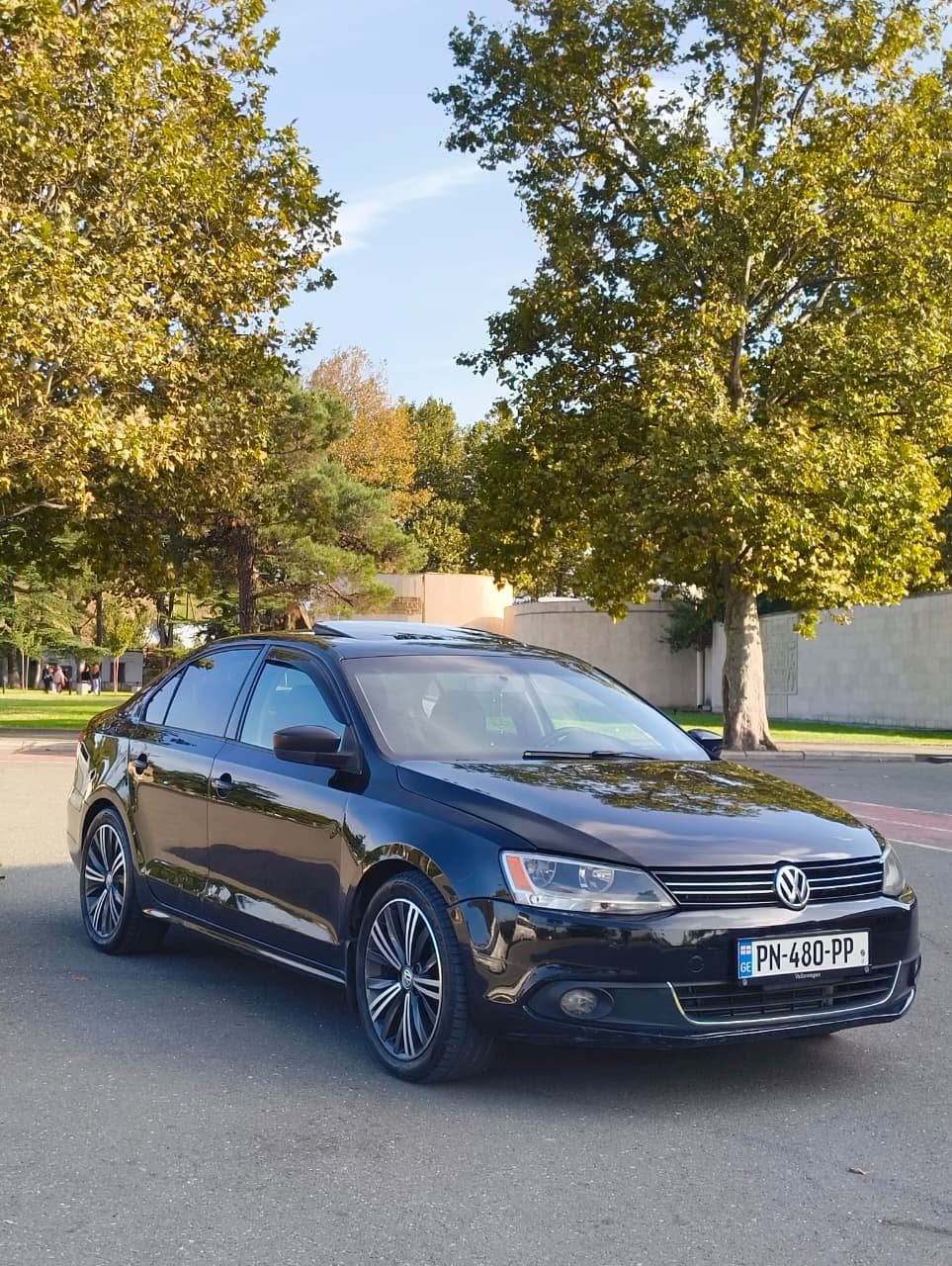 Volkswagen Jetta 2011 — 4,900$
