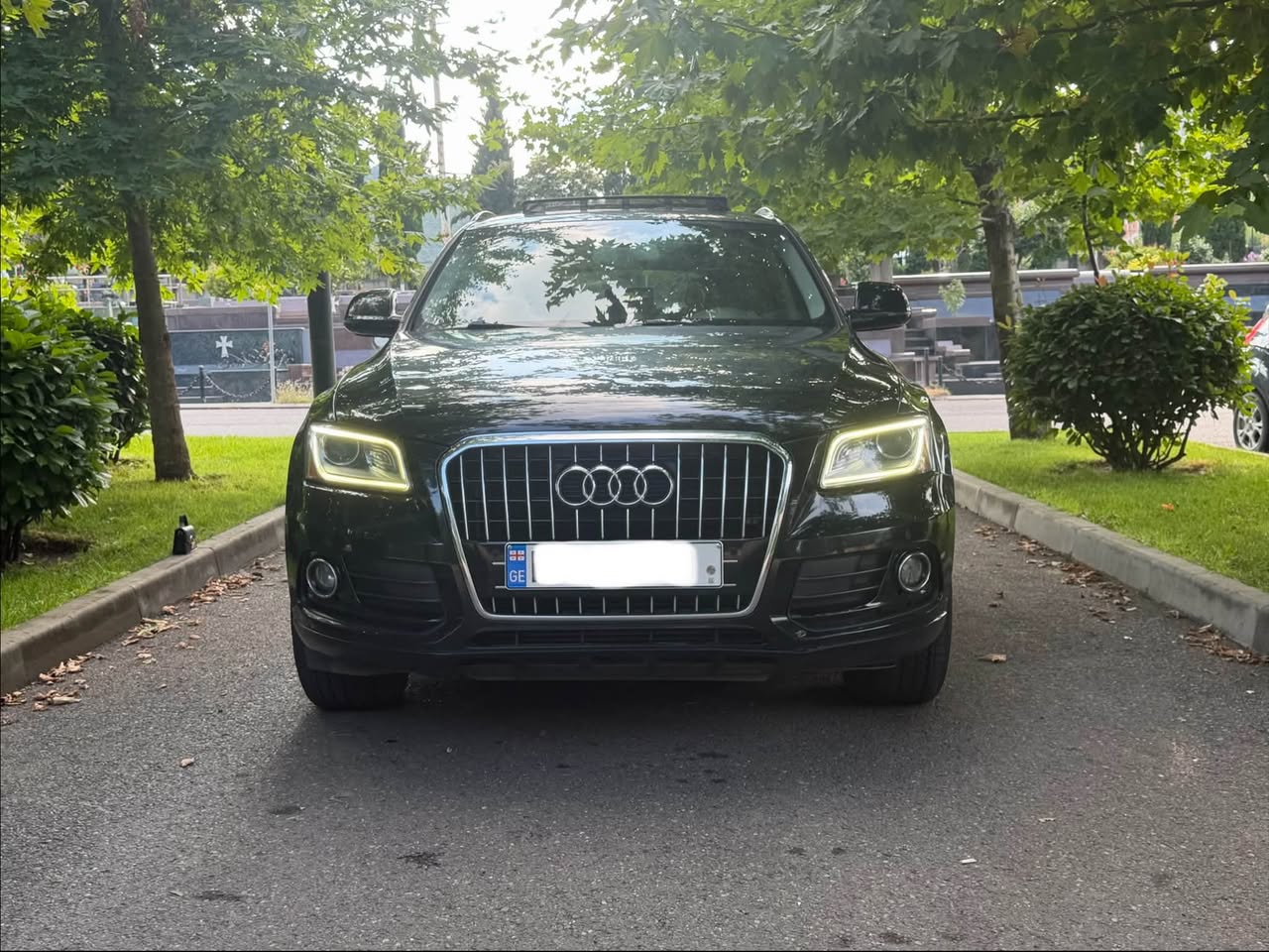 Audi Q5 2015 — 8,000$