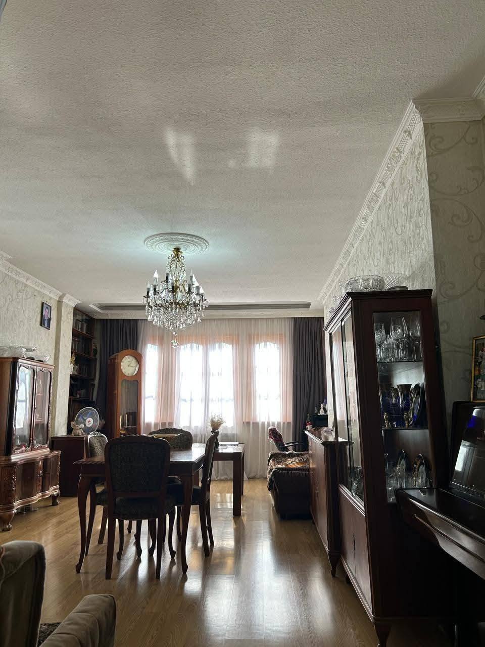 იყიდება 4-ოთახიანი ბინა, თბილისი — $120,000