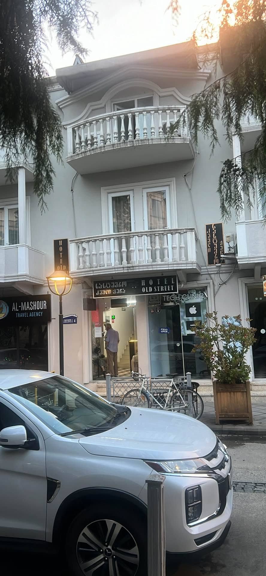 Bizim ailə mehmanxanası üçün köhnə Batumidə administrator tələb olunur