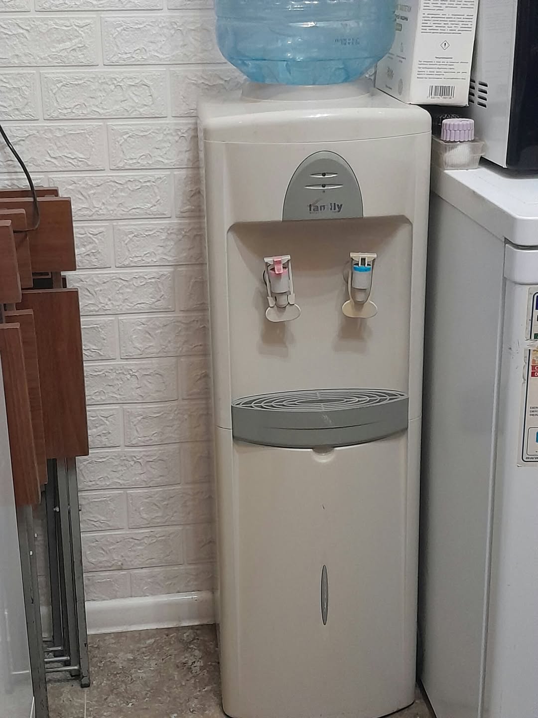 Selling a water cooler, it works