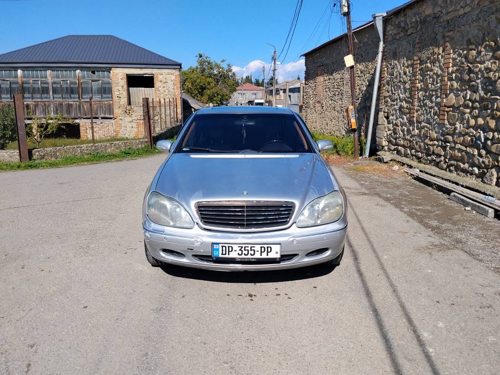 მანქანა გურჯაანშია $ 3.2გაზი ბენზინი კარგ — 2,800$