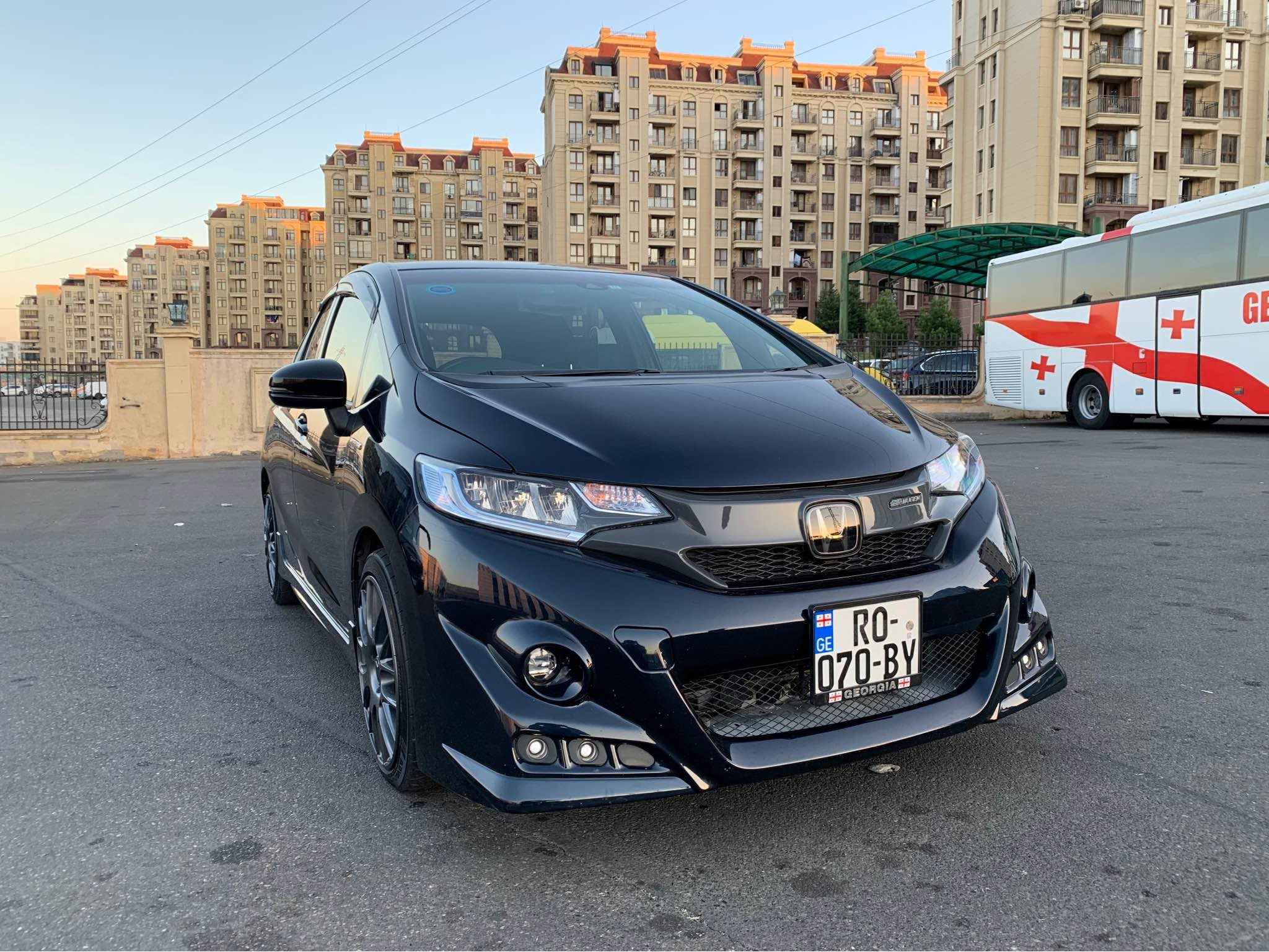 Honda Fit 2017 — 9,000$