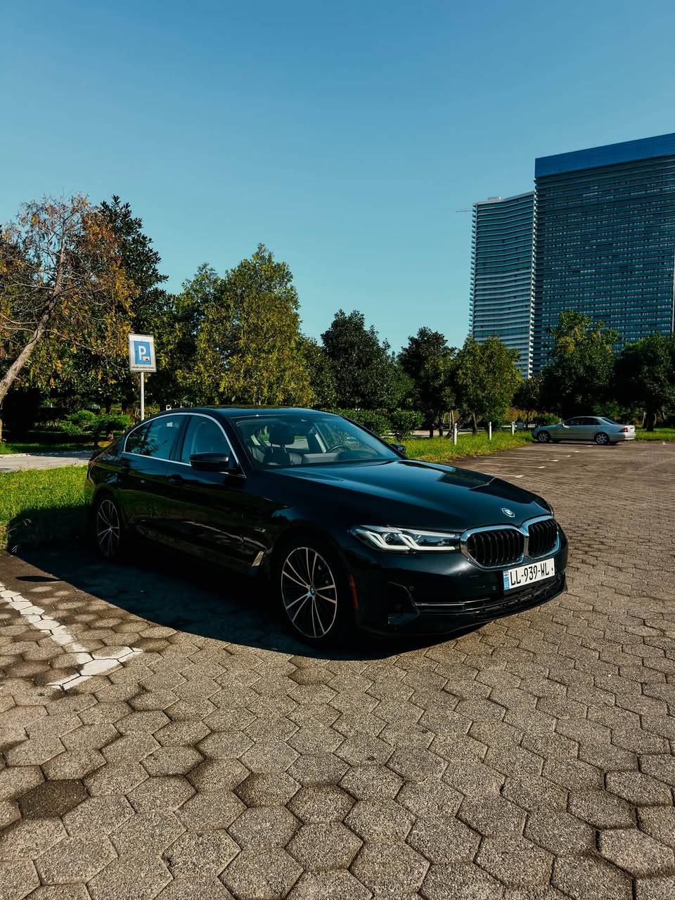 BMW 530e 2022 — 32,000$