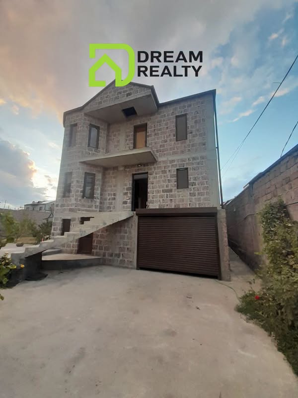 🏡 Վաճառվում է առանձնատուն Դավթաշենում: 🏷️Արժեքը՝ — 450,000$