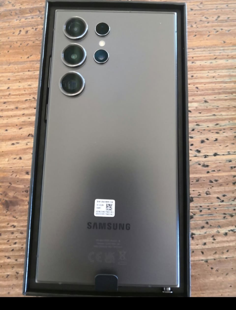 S24Ultra 512gb Batum'da satılık. Fiyatı 1900 lari.