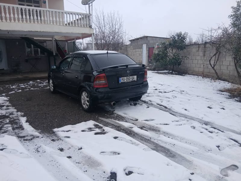 Avtomobil