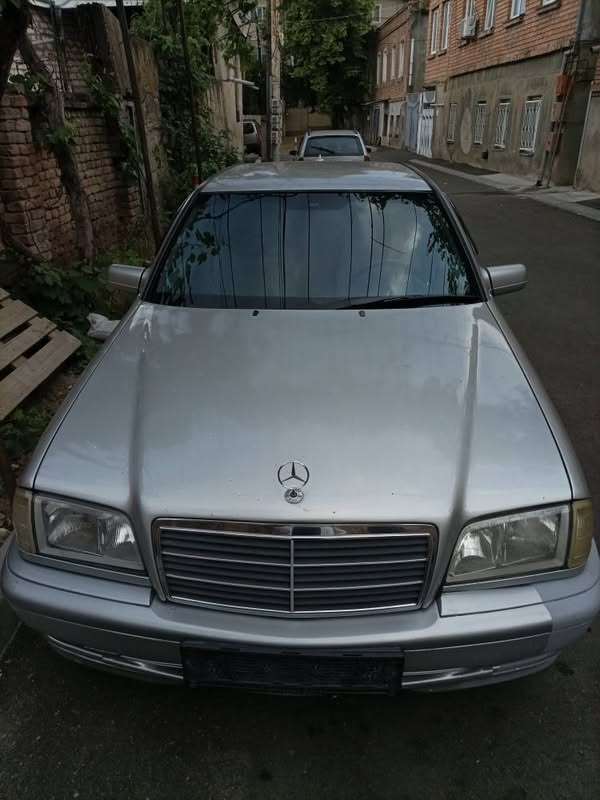 Avtomobil 2000