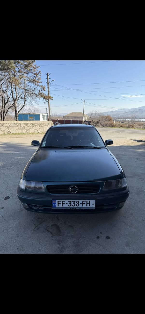 Avtomobil