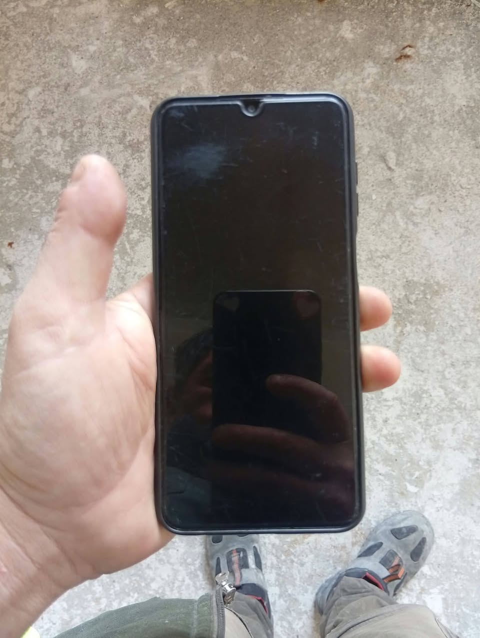 ბათუმი იყიდება SAMSUNG ტელეფონი ფასი 150.ლ