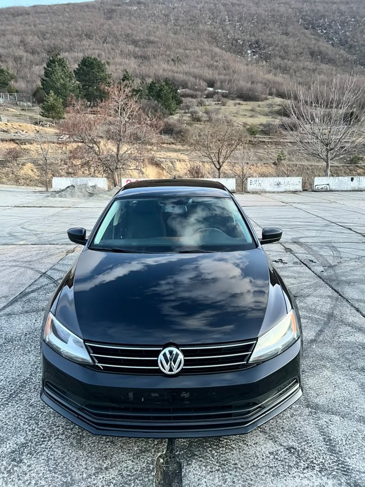Volkswagen Jetta 2015 წელი 115 მილი — 5,700$