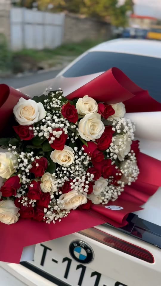 ვარდების თაიგული მიტანით