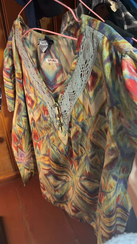 Second-hand clothing, any 3 for 1 lari