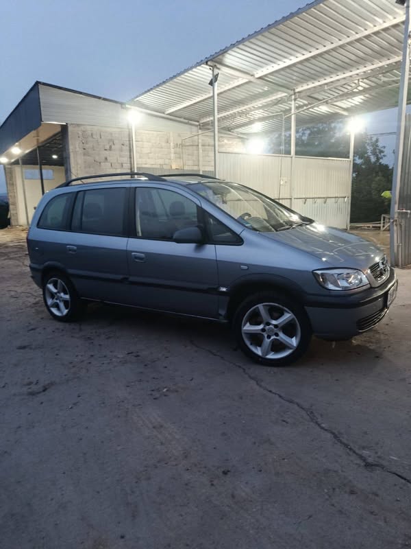 Автомобиль 2004