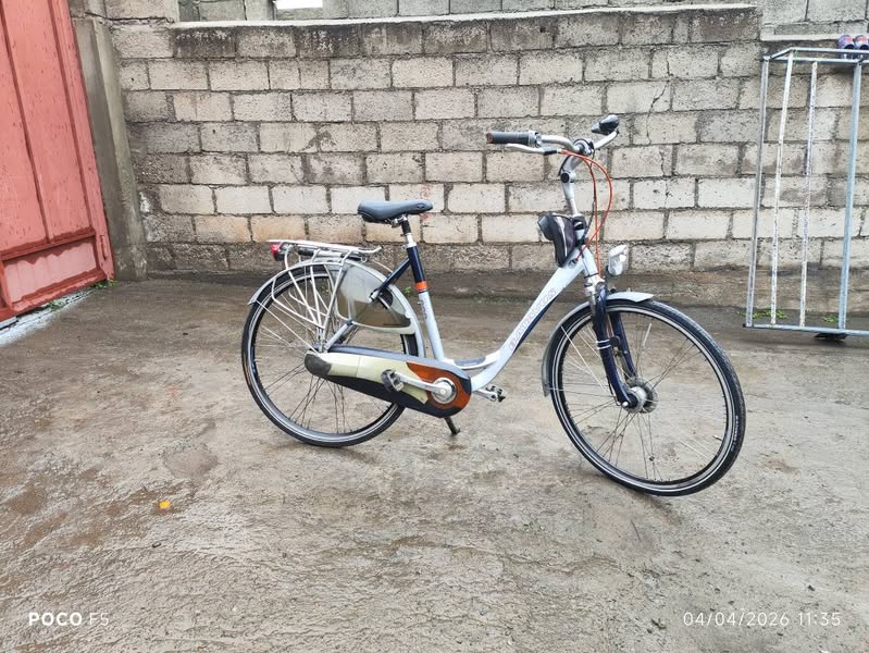 Avtomobil