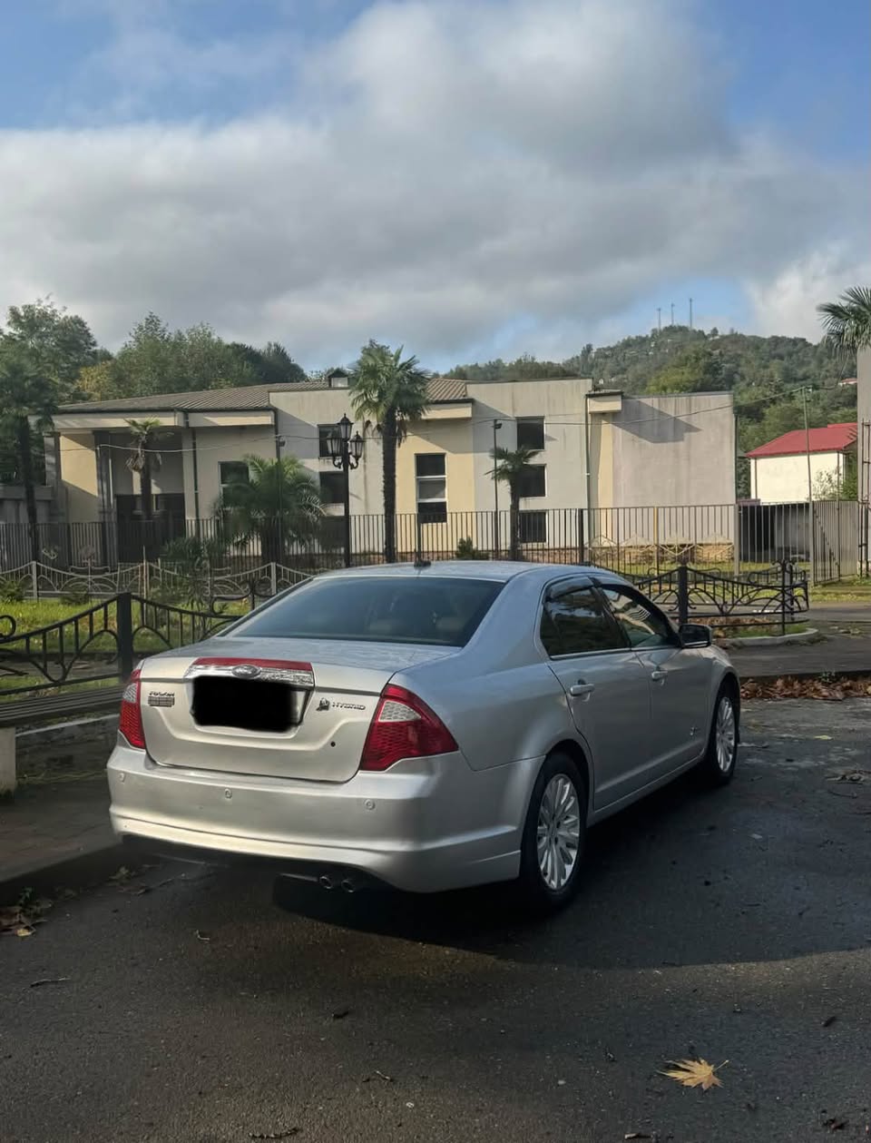 He bought and doesn't sell. Ideal! 2009 model - $4,100.