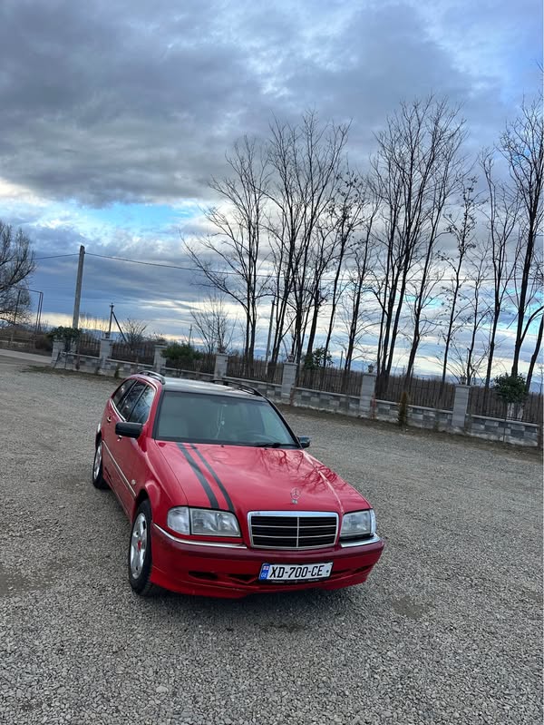 Avtomobil