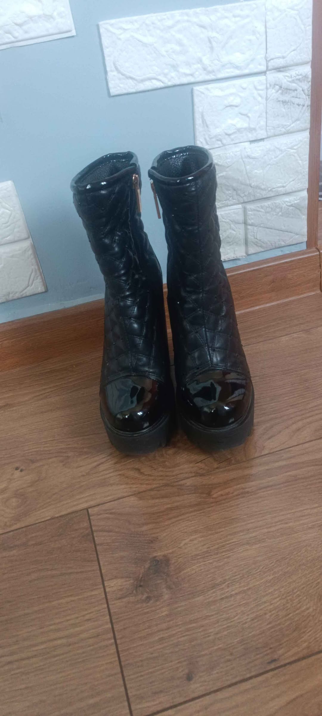 Black quilted winter boots size 35-36