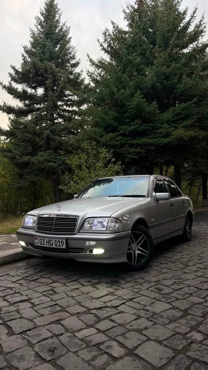 Mercedes-Benz 1998 — 6,200$