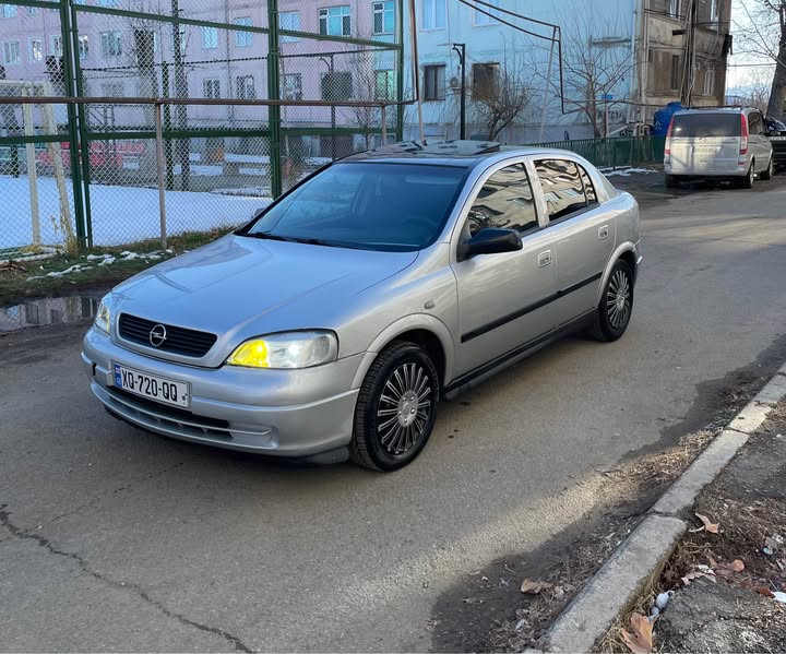 Avtomobil