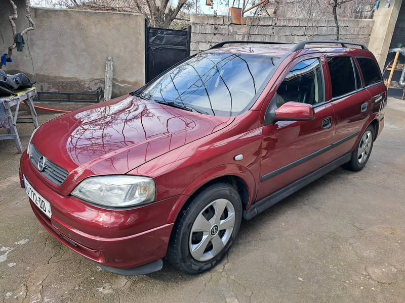 Avtomobil