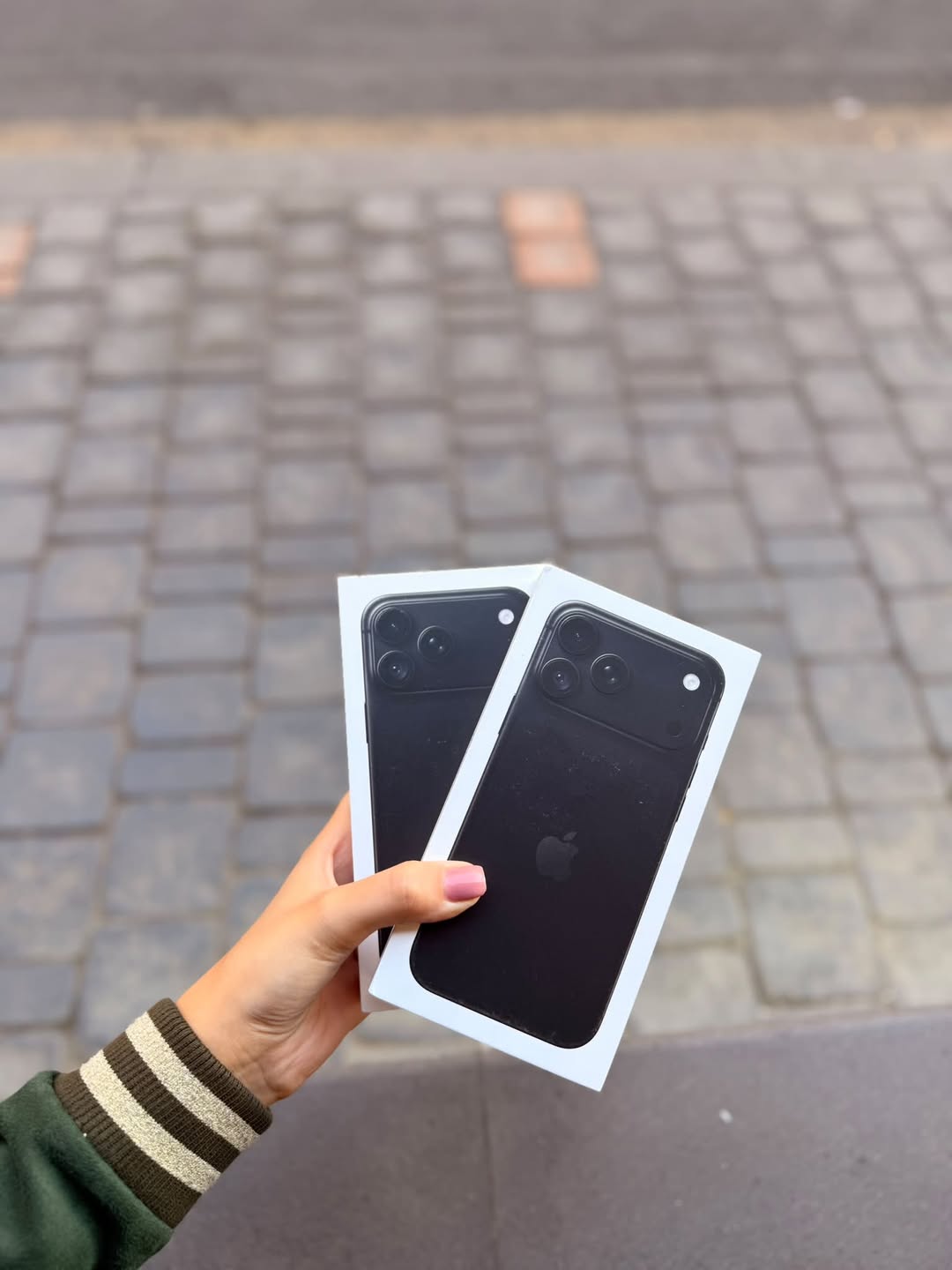 iPhone 18 Pro Max, 256GB, eSIM — 620,000 AMD