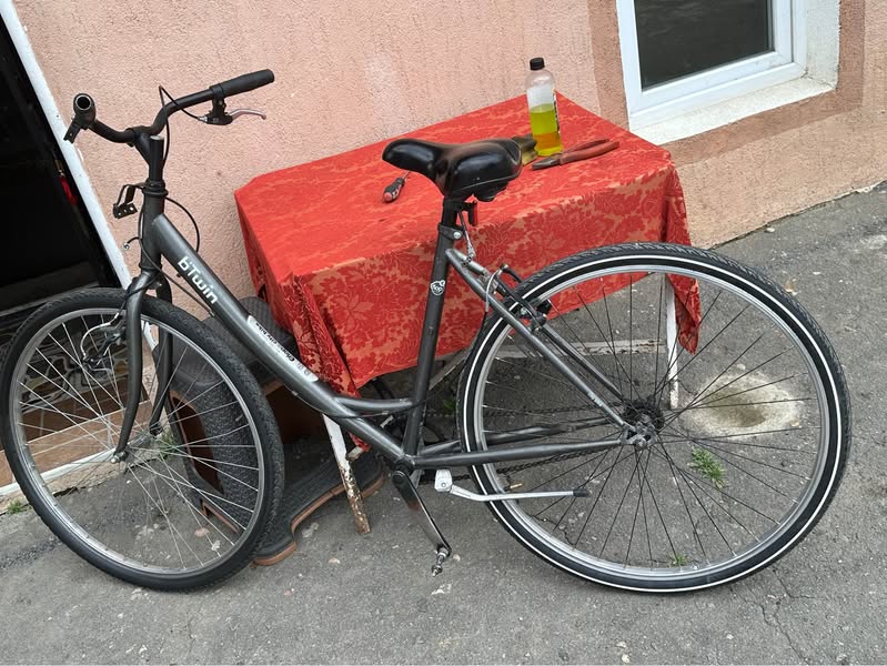 Avtomobil