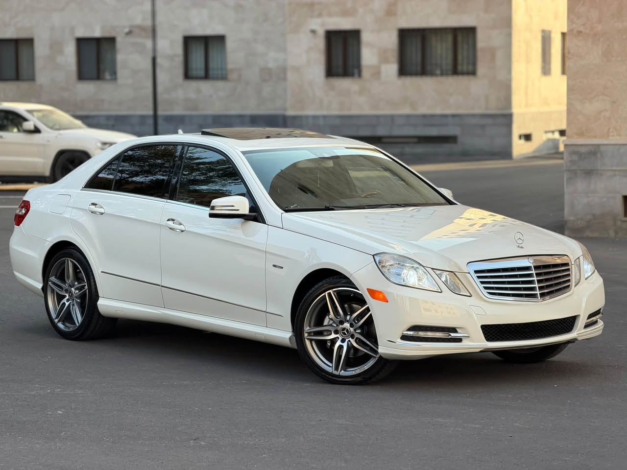 Mercedes-Benz E350 2012 — 15,000$