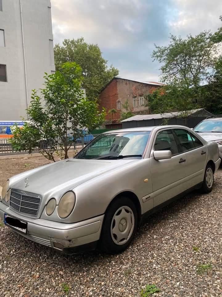 Mercedes-Benz E210 1997