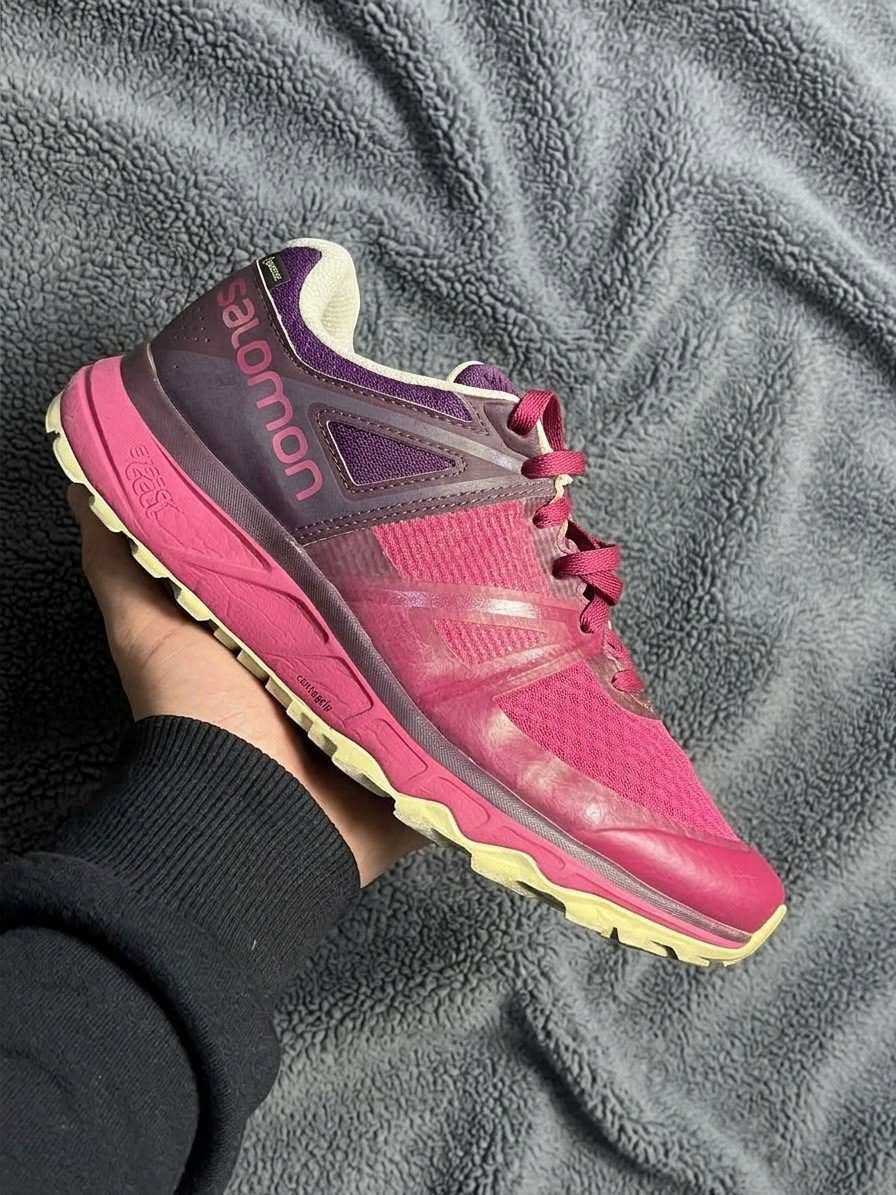 Salomon trail running shoes, 10/10 condition