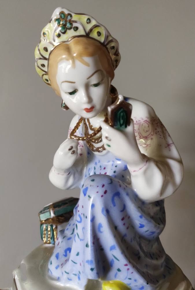 Старинная коллекционная фарфоровая статуэтка , пишите
