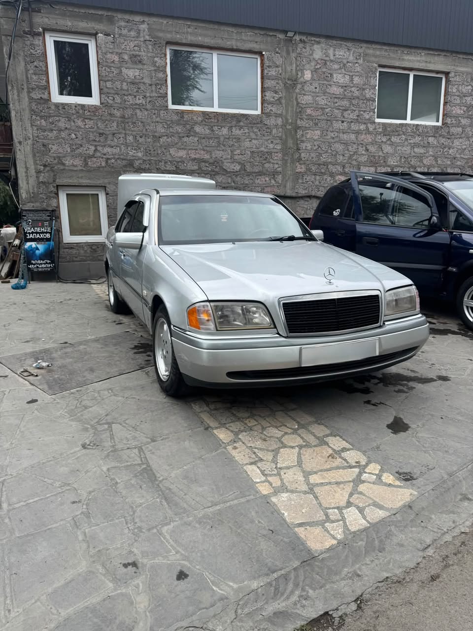 Mercedes-Benz 1996 — 4,000$