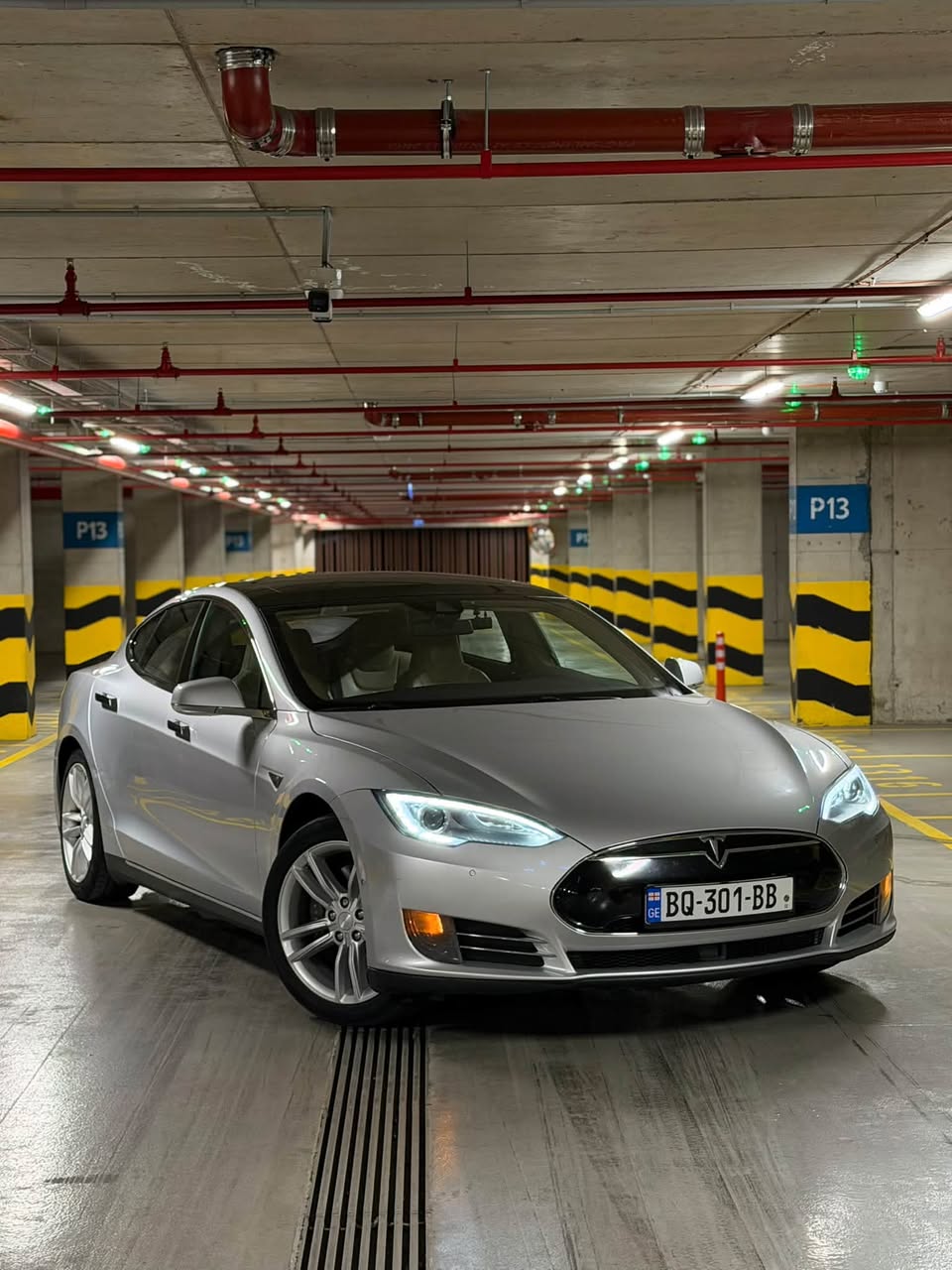 Tesla Model S 2015 — 10,500$