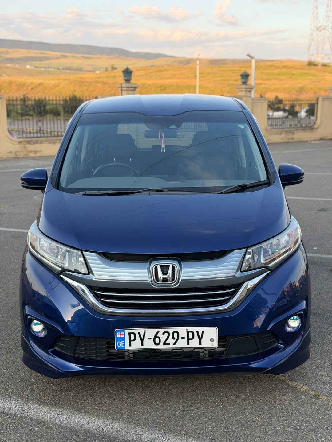 Honda Freed 2018 — 8,600$