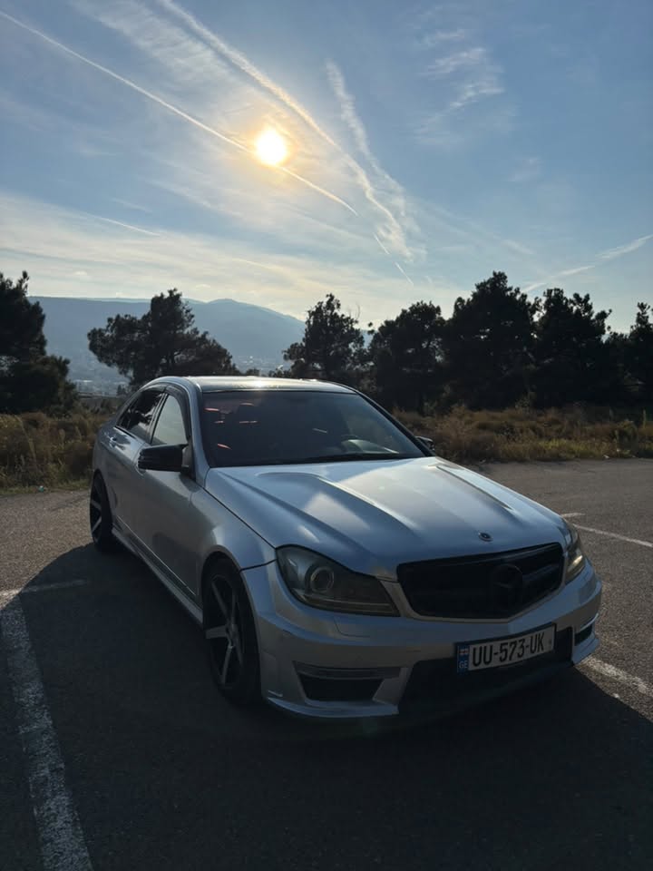 Mercedes-Benz 2013 — 6,800$