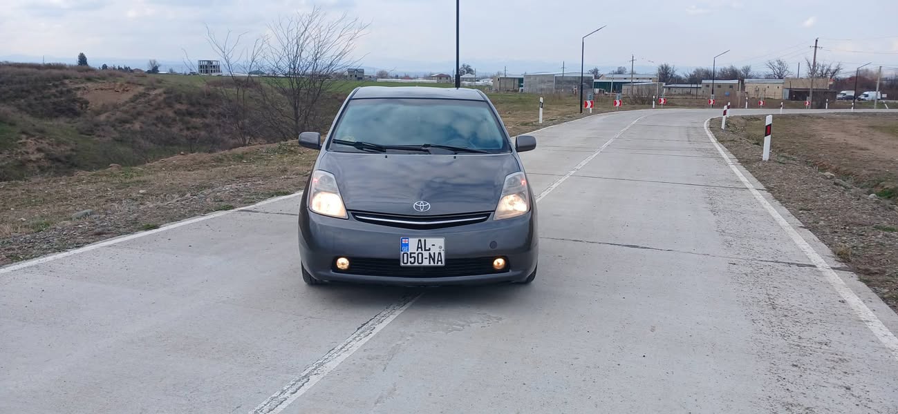 Avtomobil