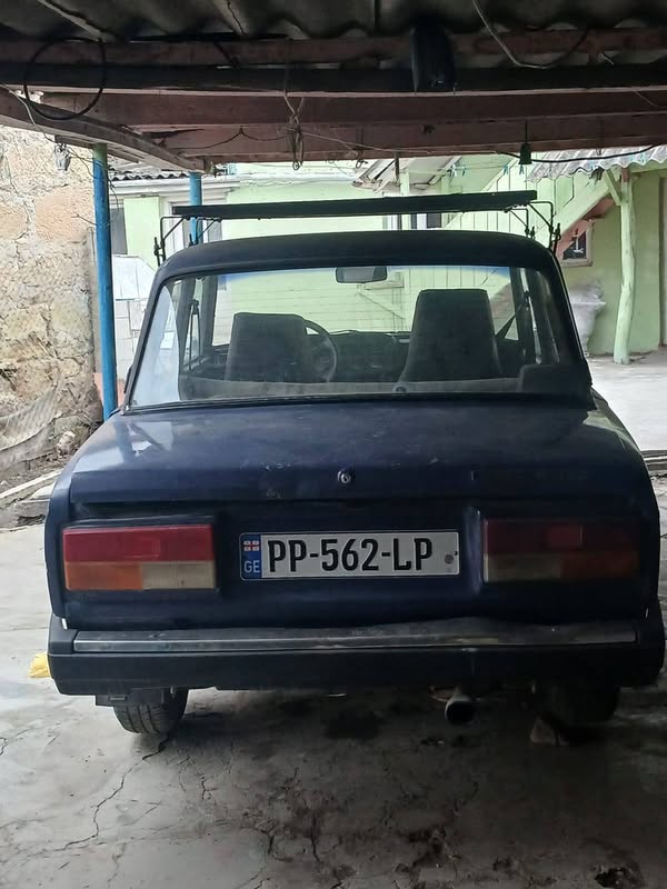 Avtomobil