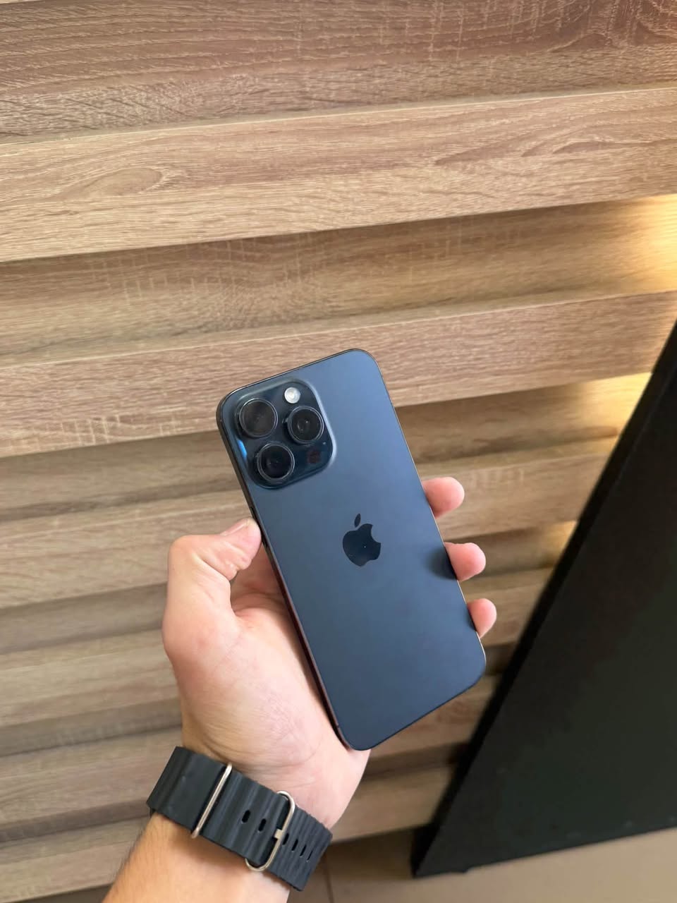 İfon 15 Pro Max 256GB SIM — 190,000դոլ