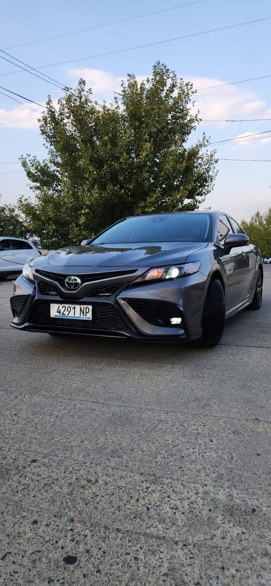 Toyota Camry 2021 — 14,000$