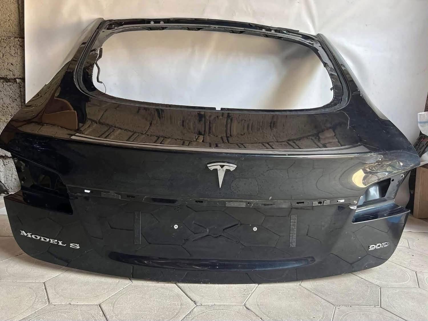 Tesla — 1,000 лари