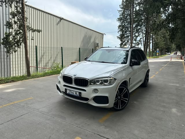 იყიდება BMW X5 2014 გარბენი 118 — 15,500$