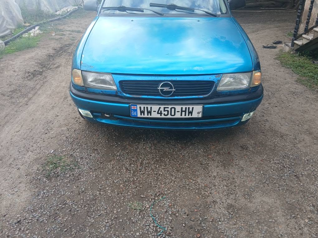 Avtomobil 1996 — 2,700₾
