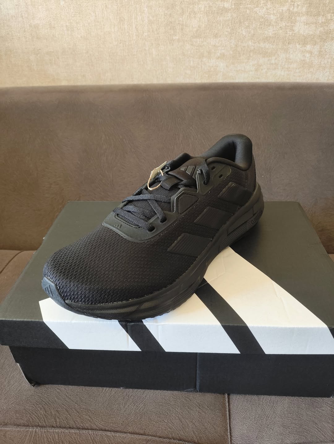 Adidas-ის ორიგინალი ბოტასი - ზომა: 42,
