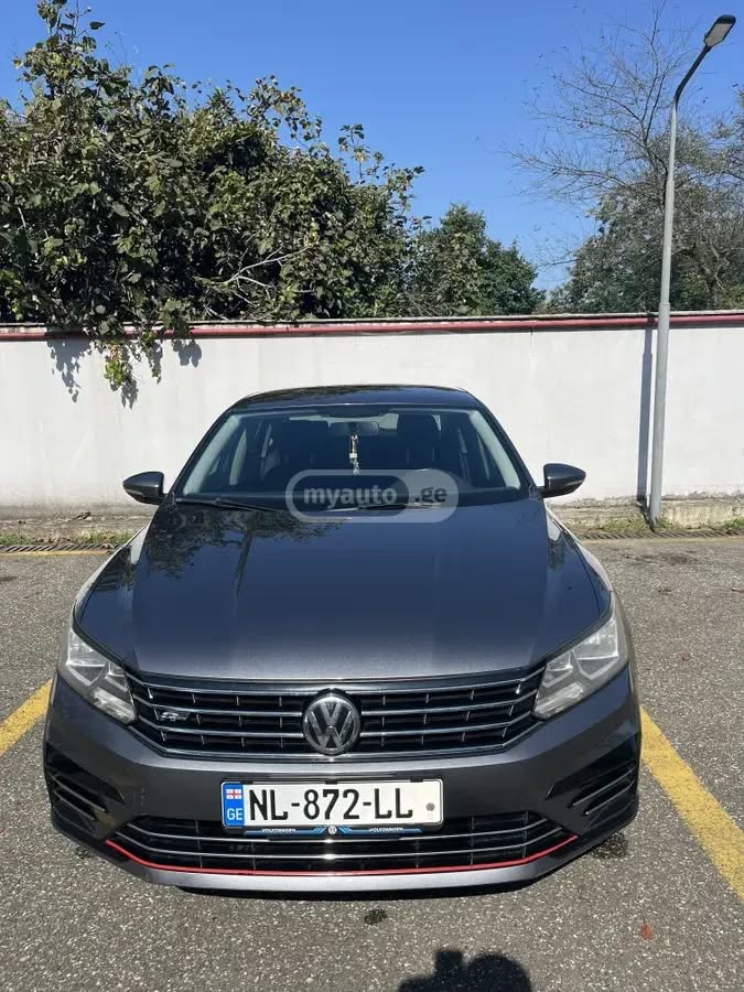 Volkswagen Passat 2017 — 7,200$