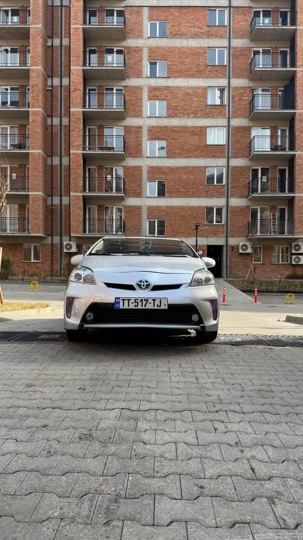 Avtomobil
