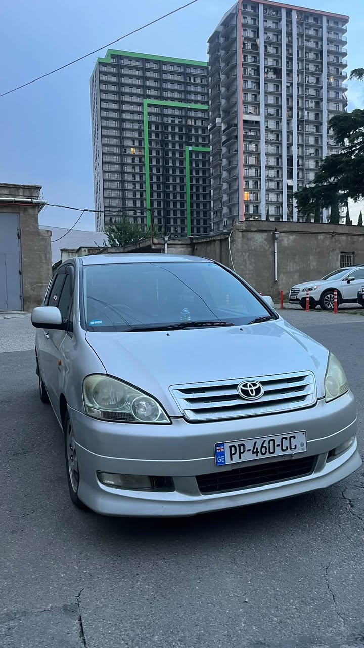 Toyota Ipsum 2002 — 3,700$