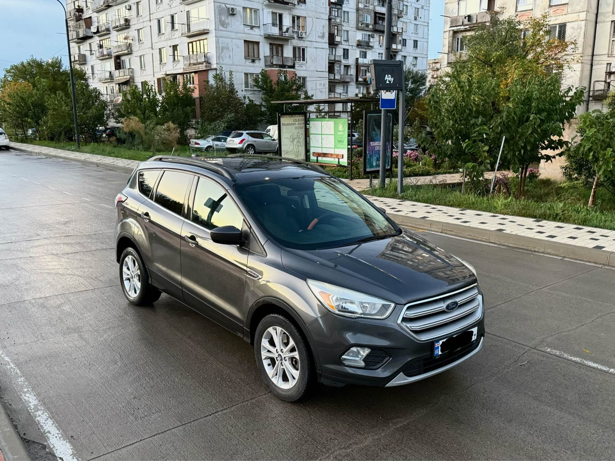Ford Escape 2019 — 6,400$