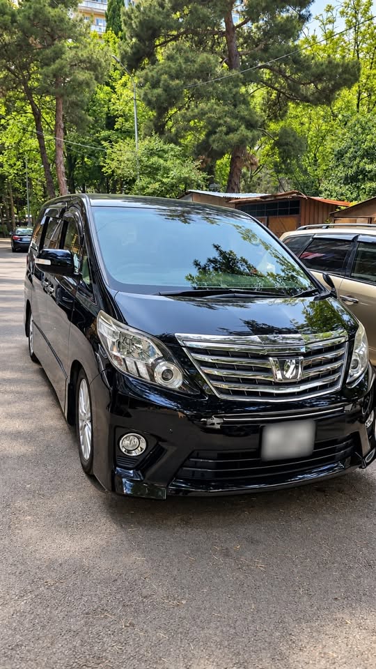Toyota Alphard 2014 — 9,500$